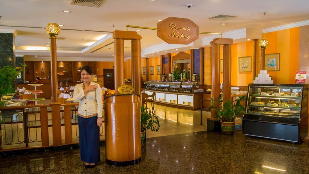 Hotel Grand Continental Kuching Exterior foto